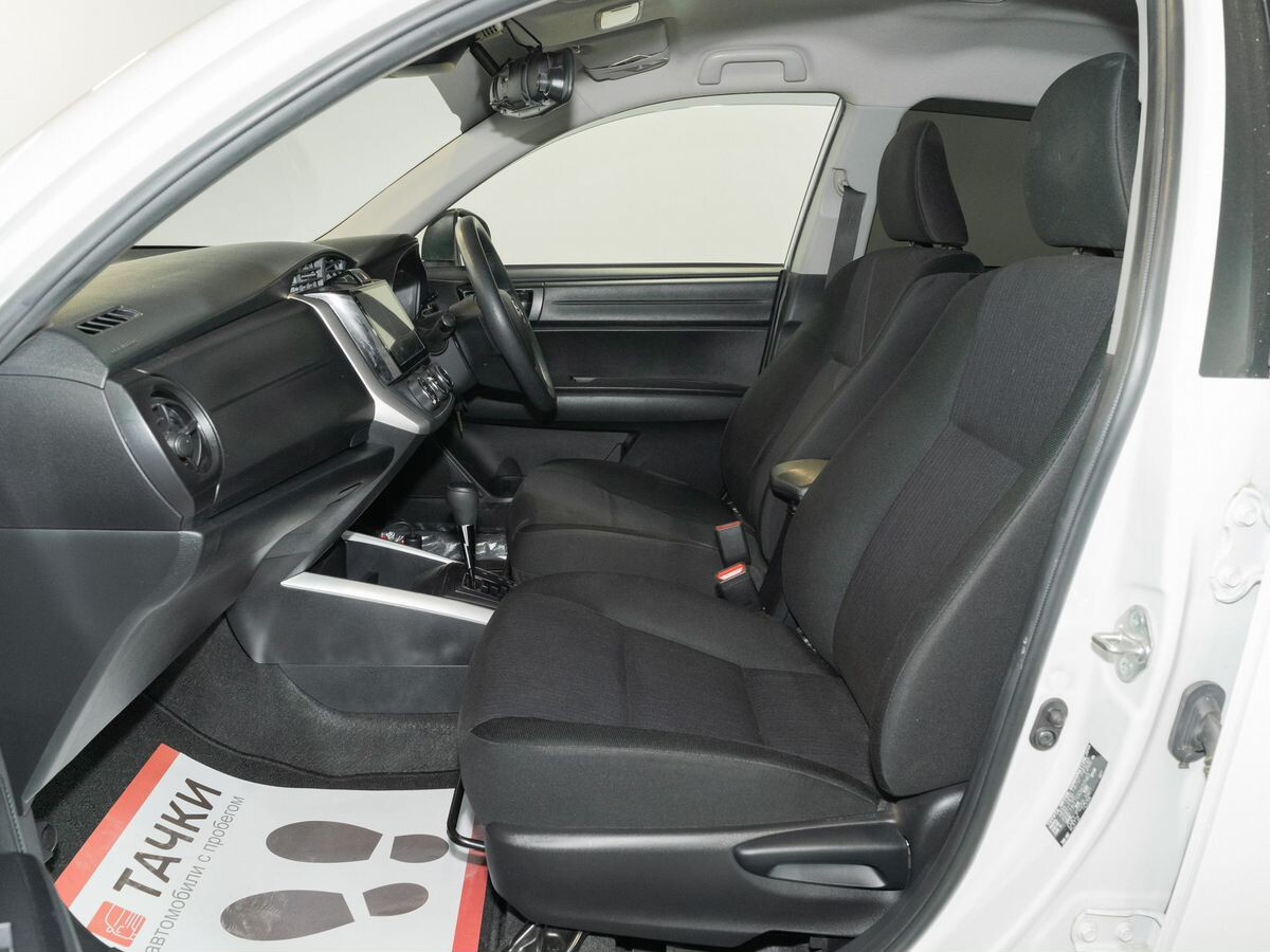 Toyota Corolla 2018 - фото автомобиля