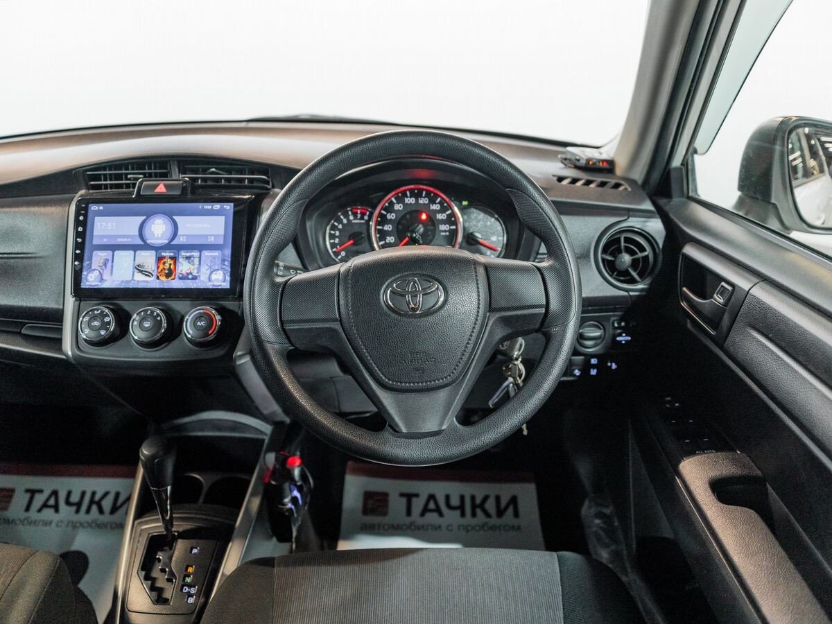 Toyota Corolla 2018 - фото автомобиля