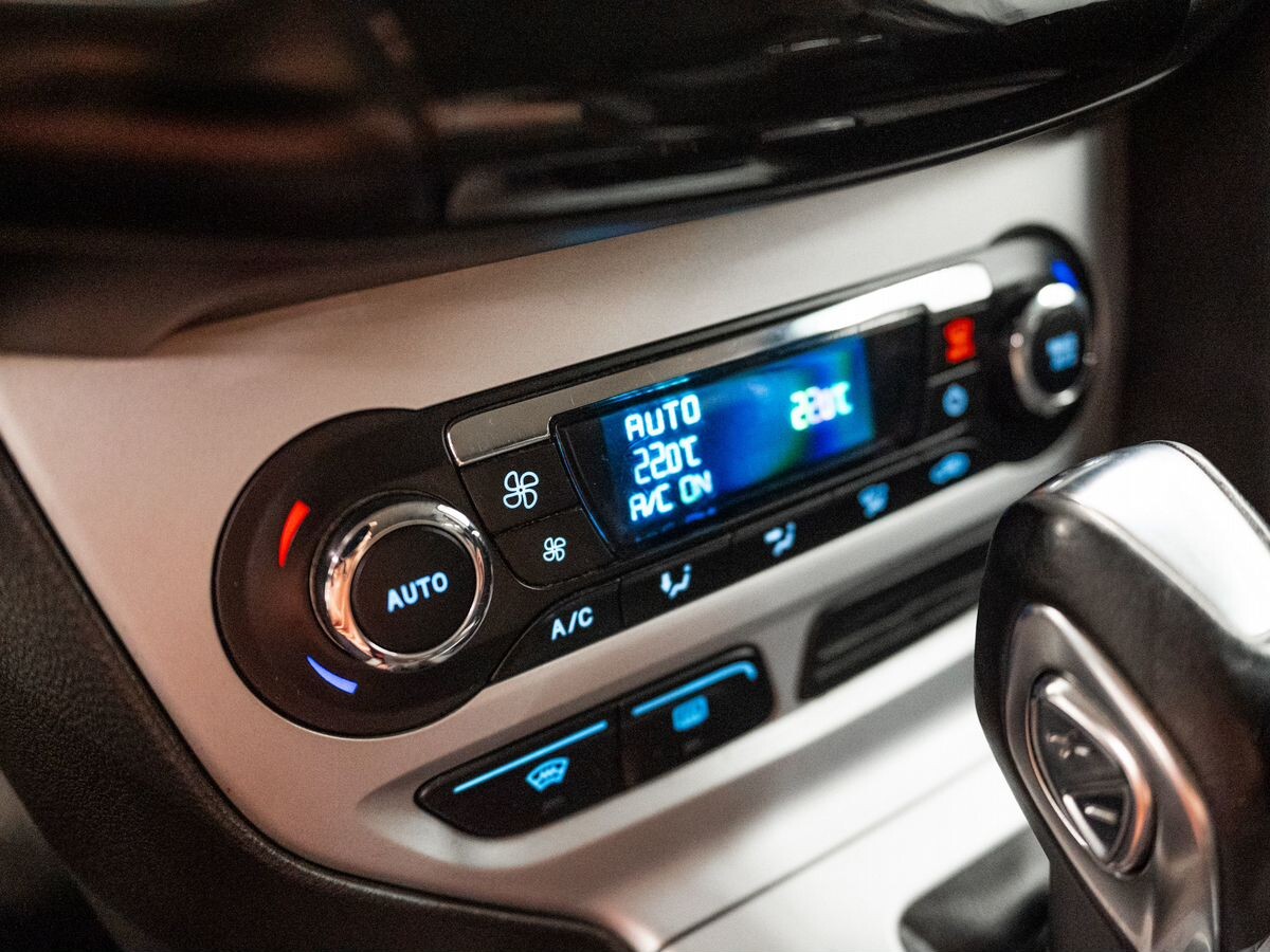 Ford Focus 2013 - фото автомобиля