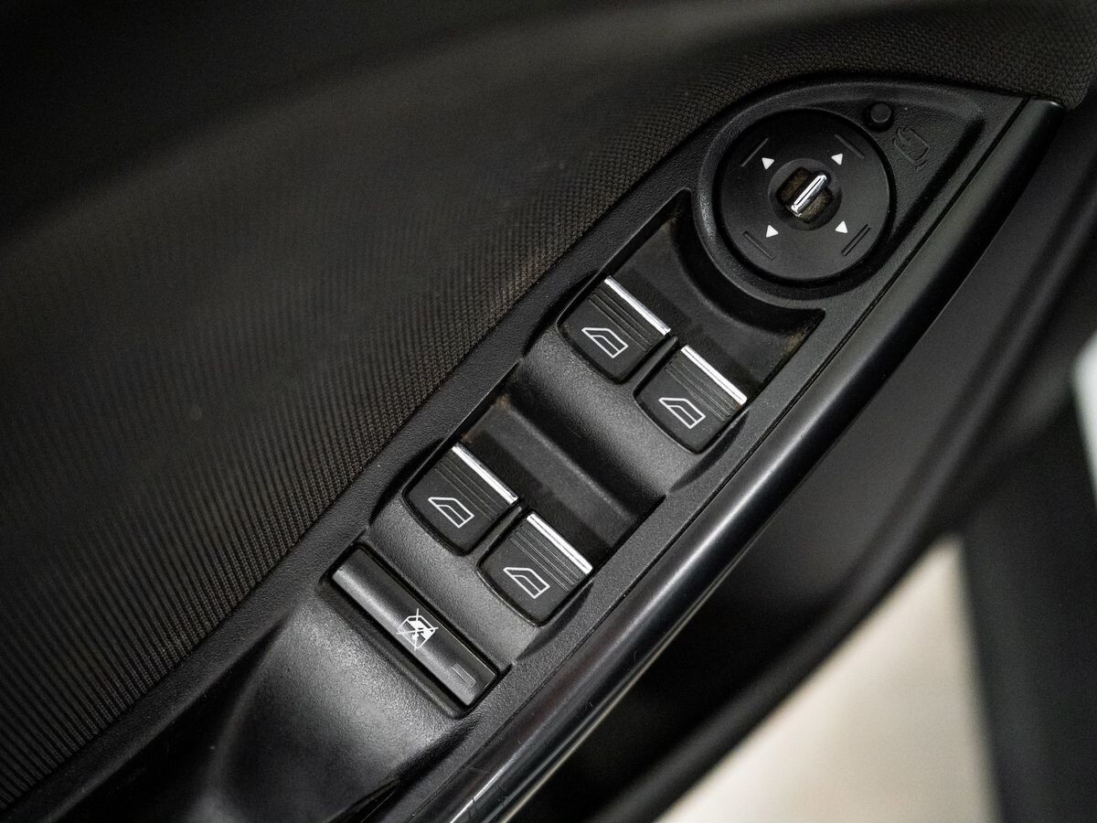 Ford Focus 2013 - фото автомобиля