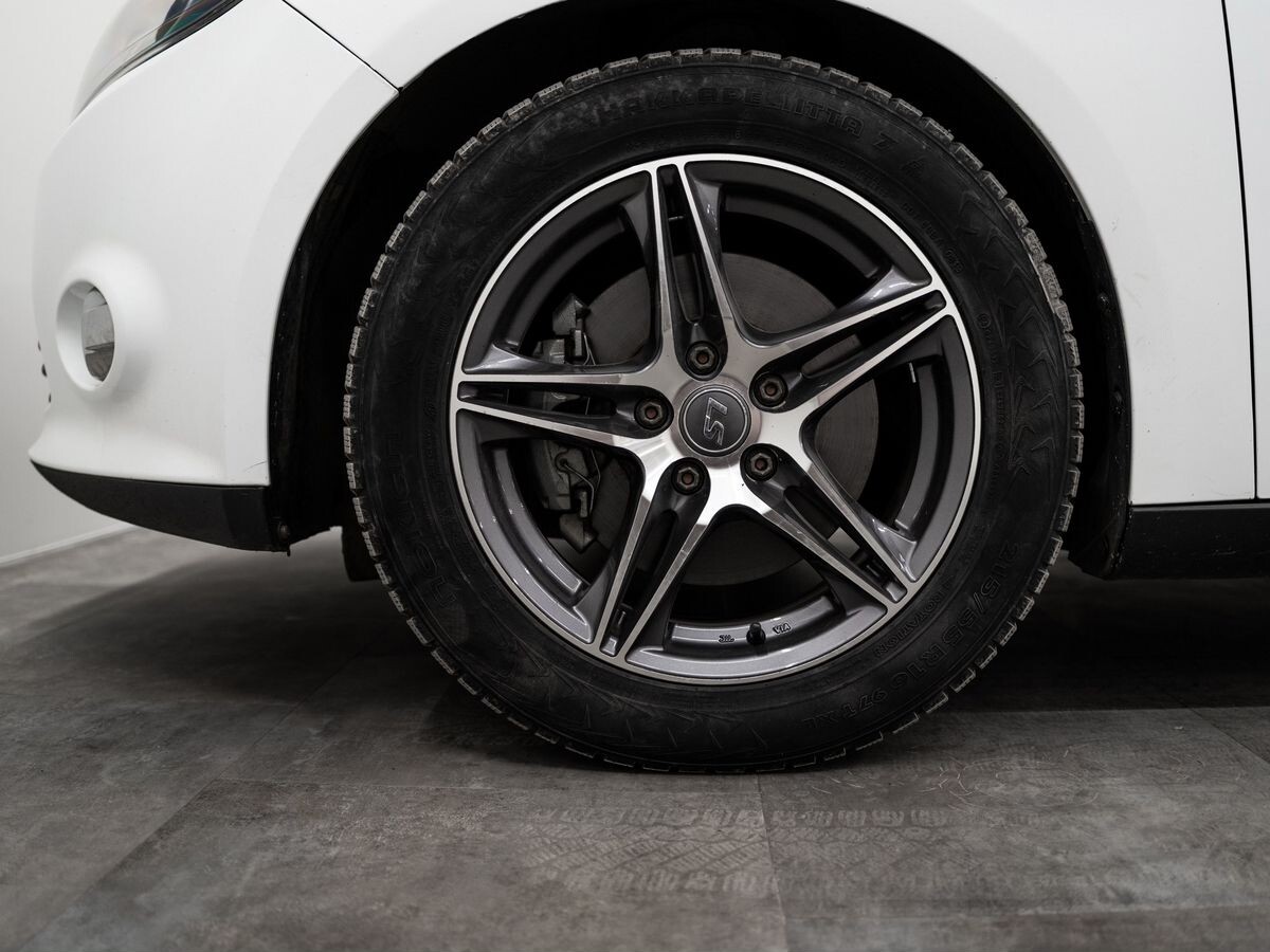 Ford Focus 2013 - фото автомобиля