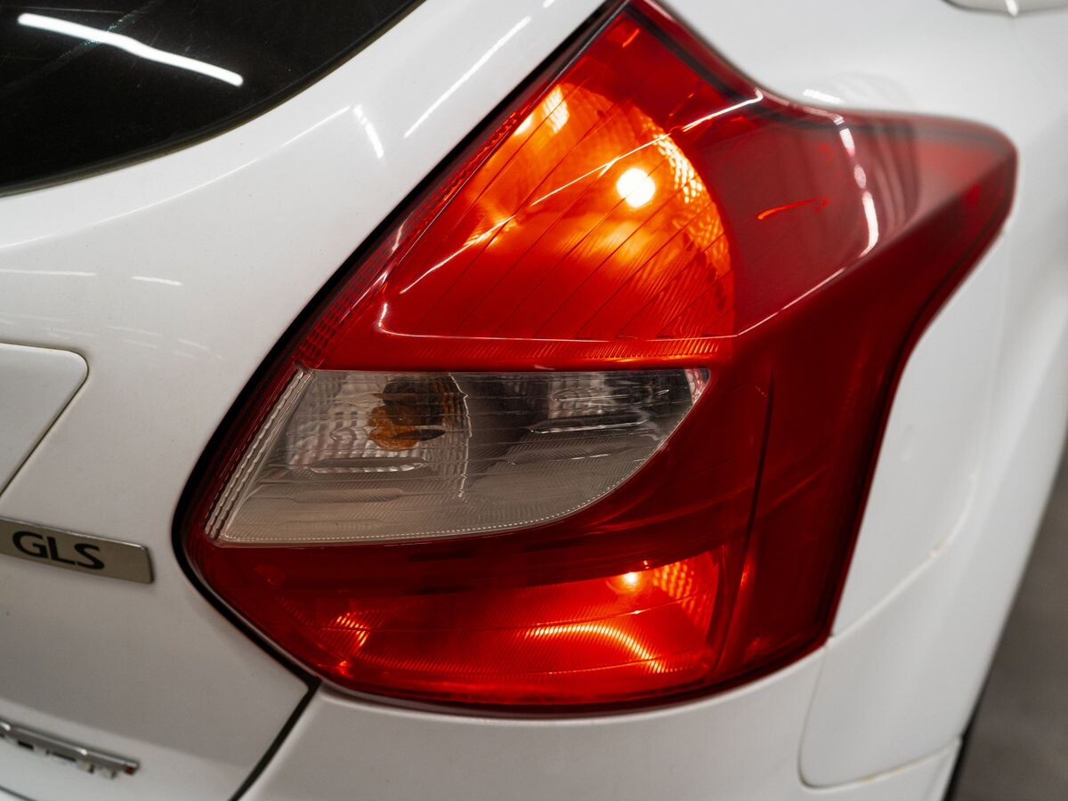 Ford Focus 2013 - фото автомобиля