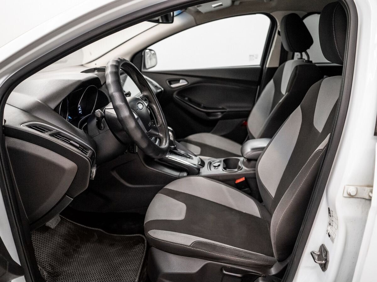 Ford Focus 2013 - фото автомобиля