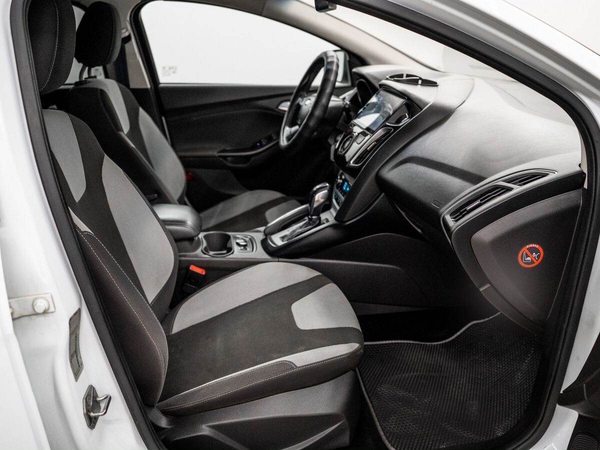 Ford Focus 2013 - фото автомобиля
