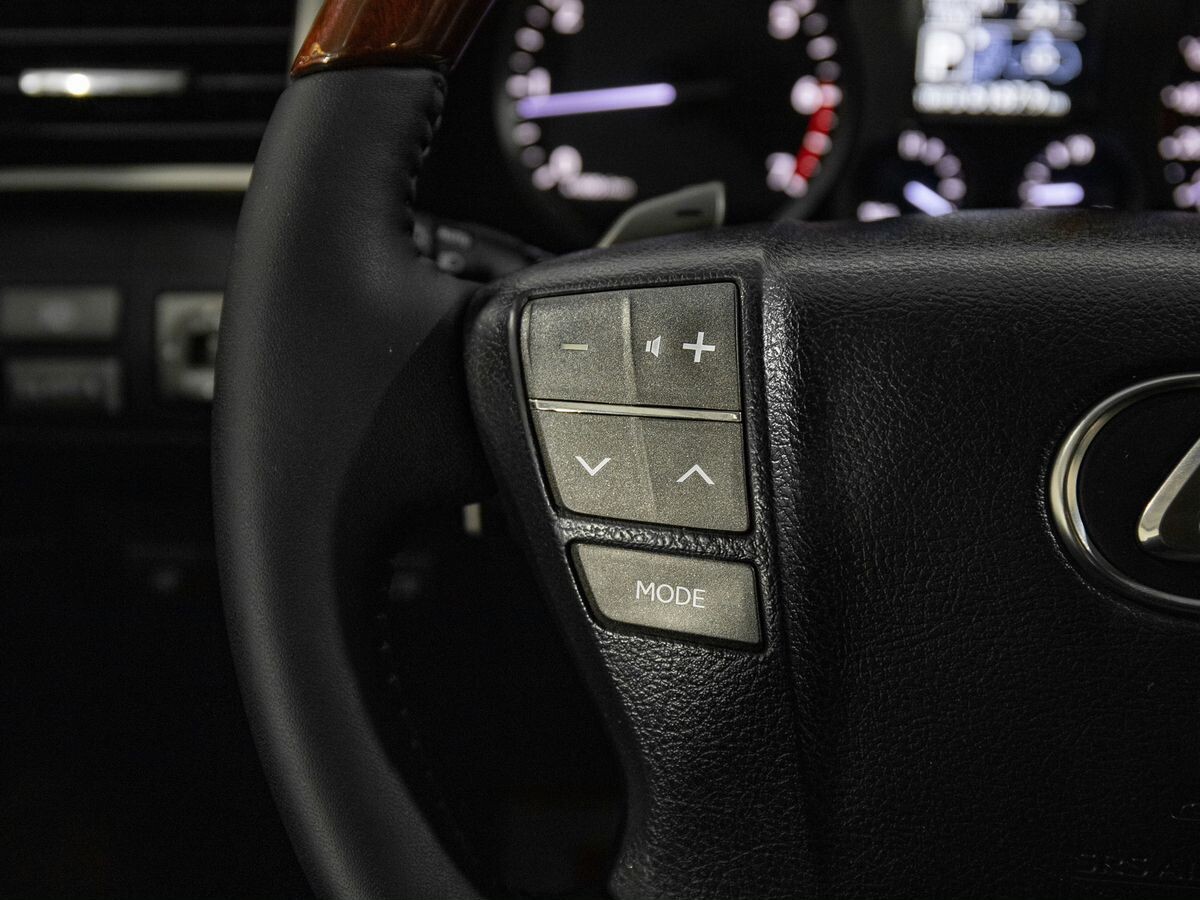 Lexus LX 2012 - фото автомобиля