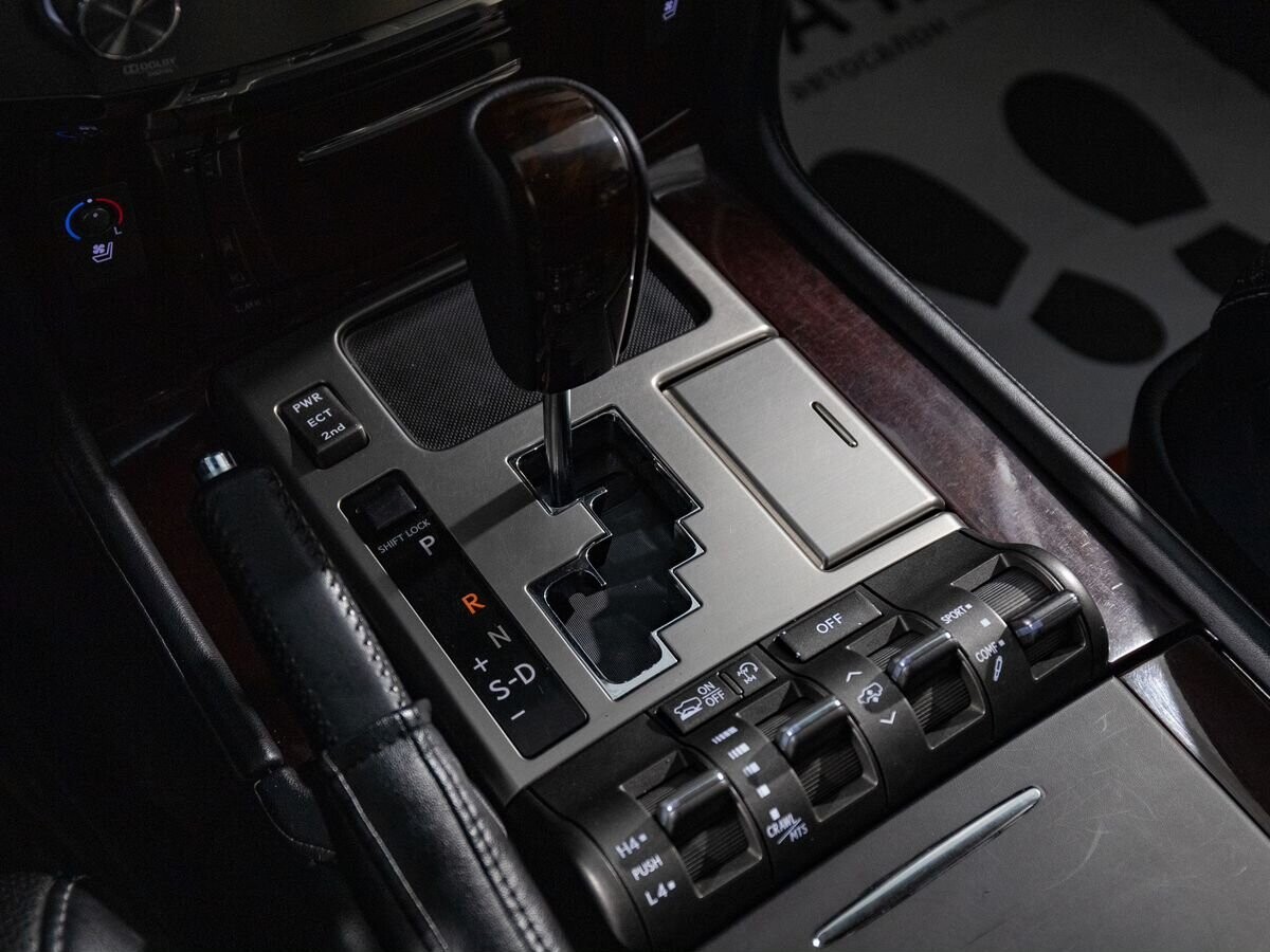 Lexus LX 2012 - фото автомобиля