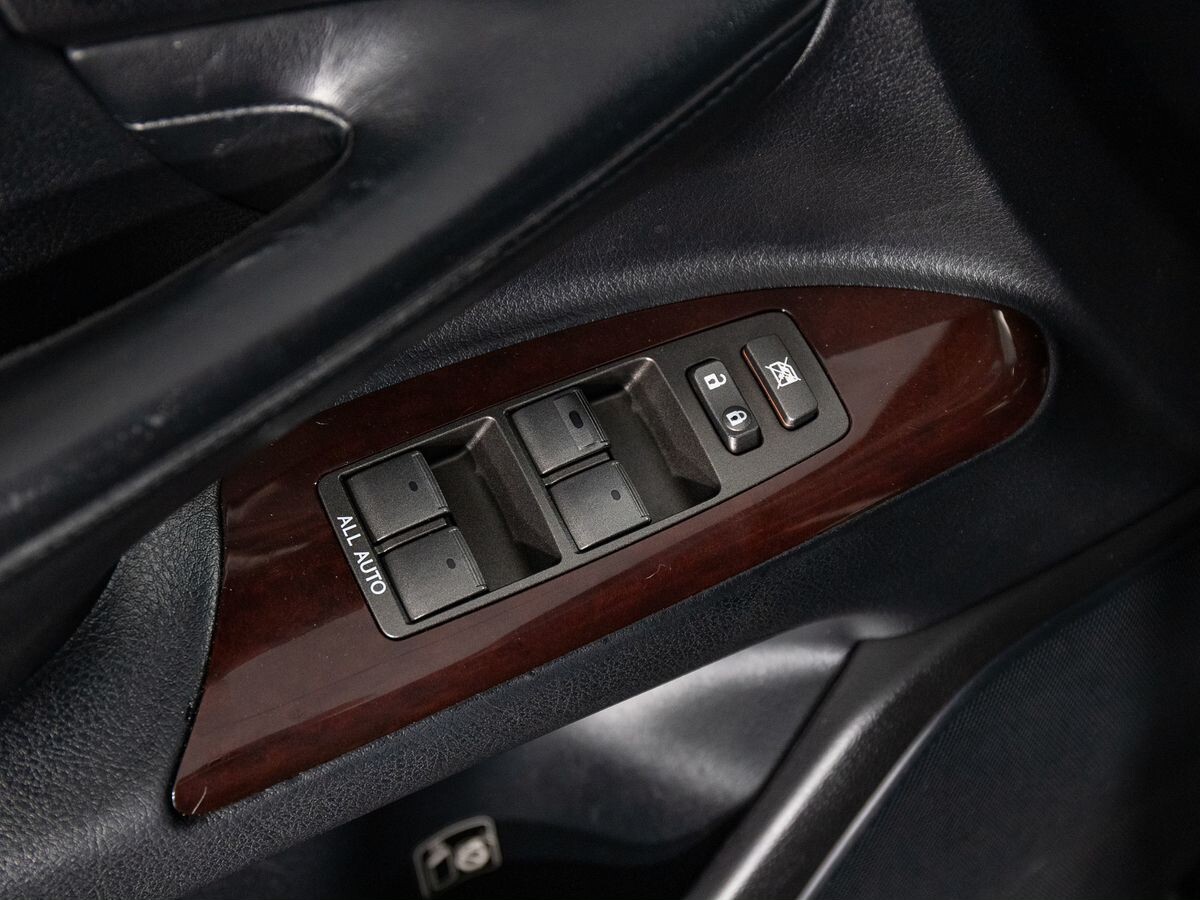 Lexus LX 2012 - фото автомобиля