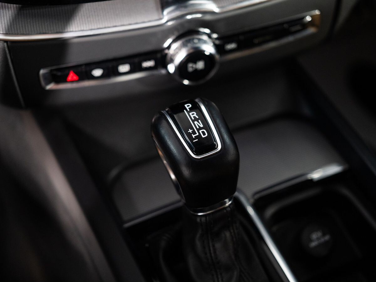 Volvo XC60 2018 - фото автомобиля