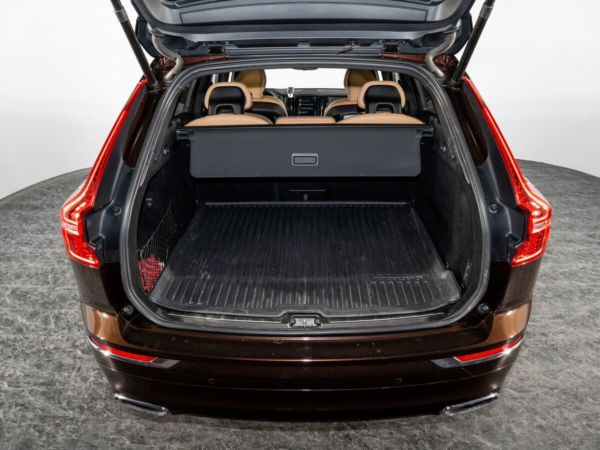 Volvo XC60 2018 - фото автомобиля