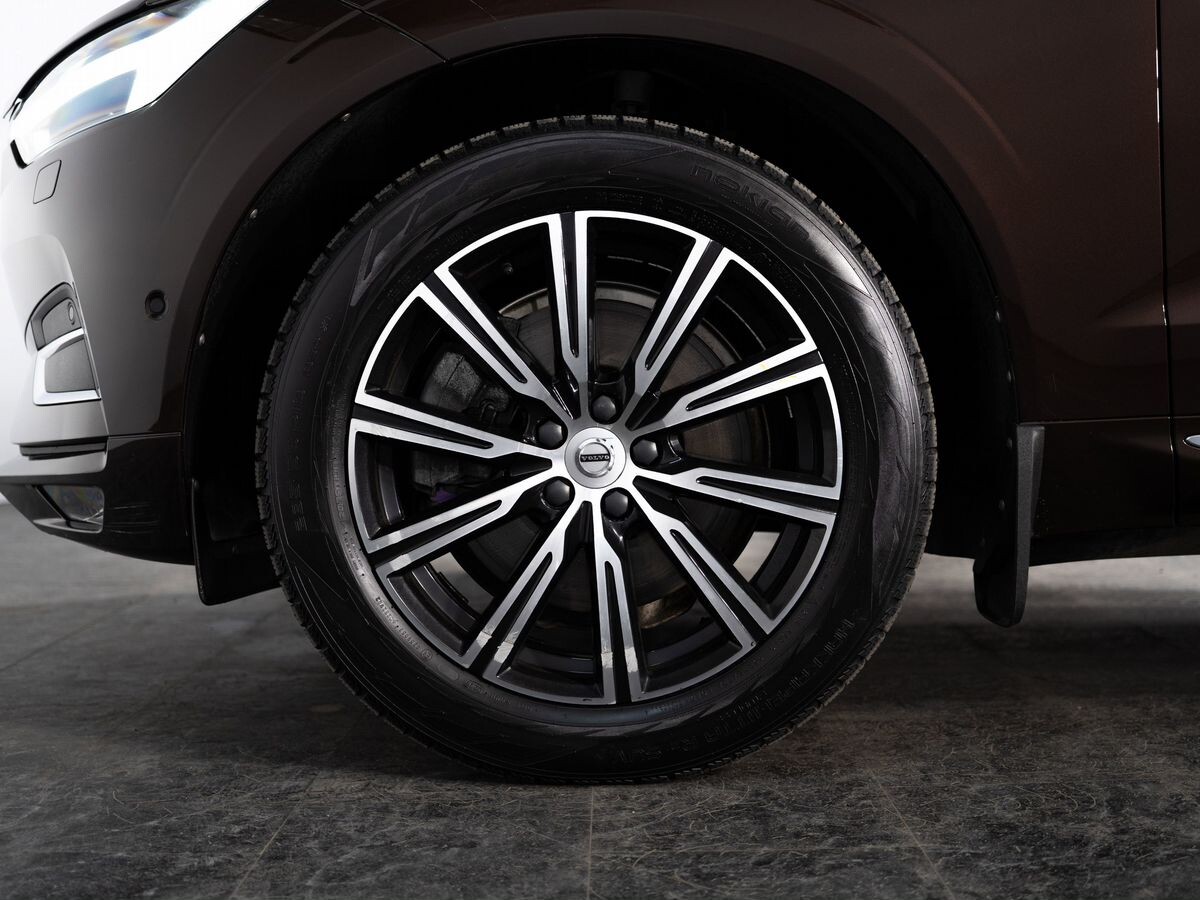 Volvo XC60 2018 - фото автомобиля