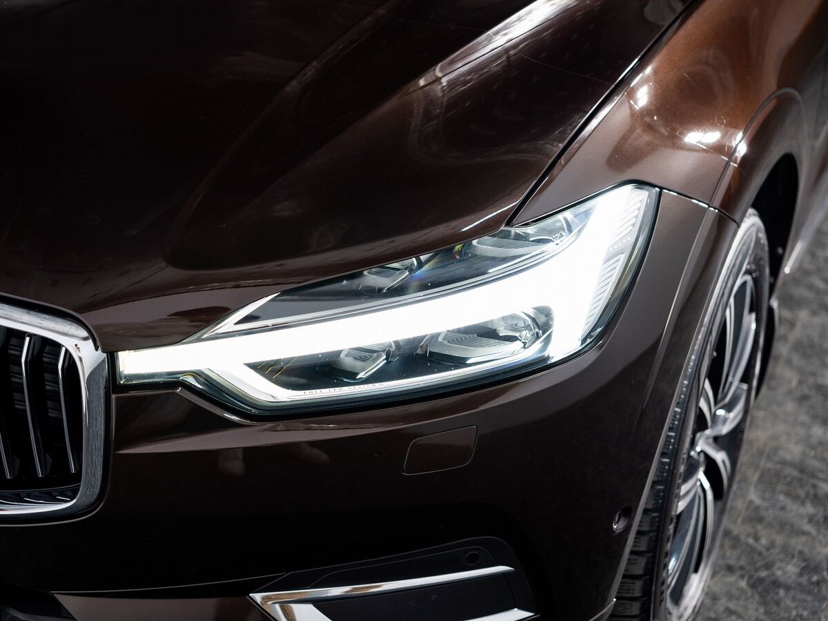 Volvo XC60 2018 - фото автомобиля