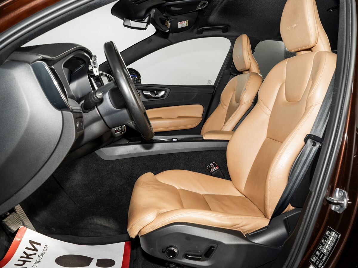 Volvo XC60 2018 - фото автомобиля