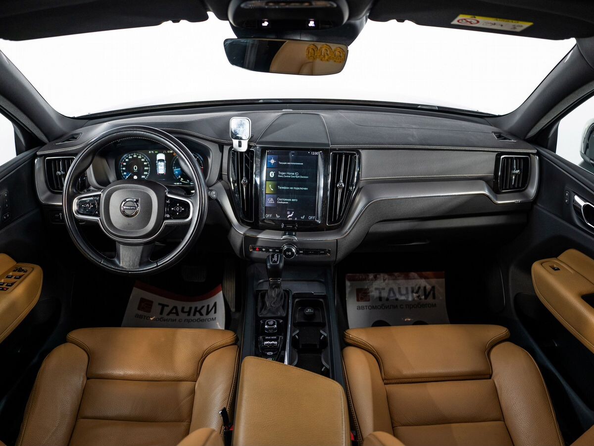 Volvo XC60 2018 - фото автомобиля