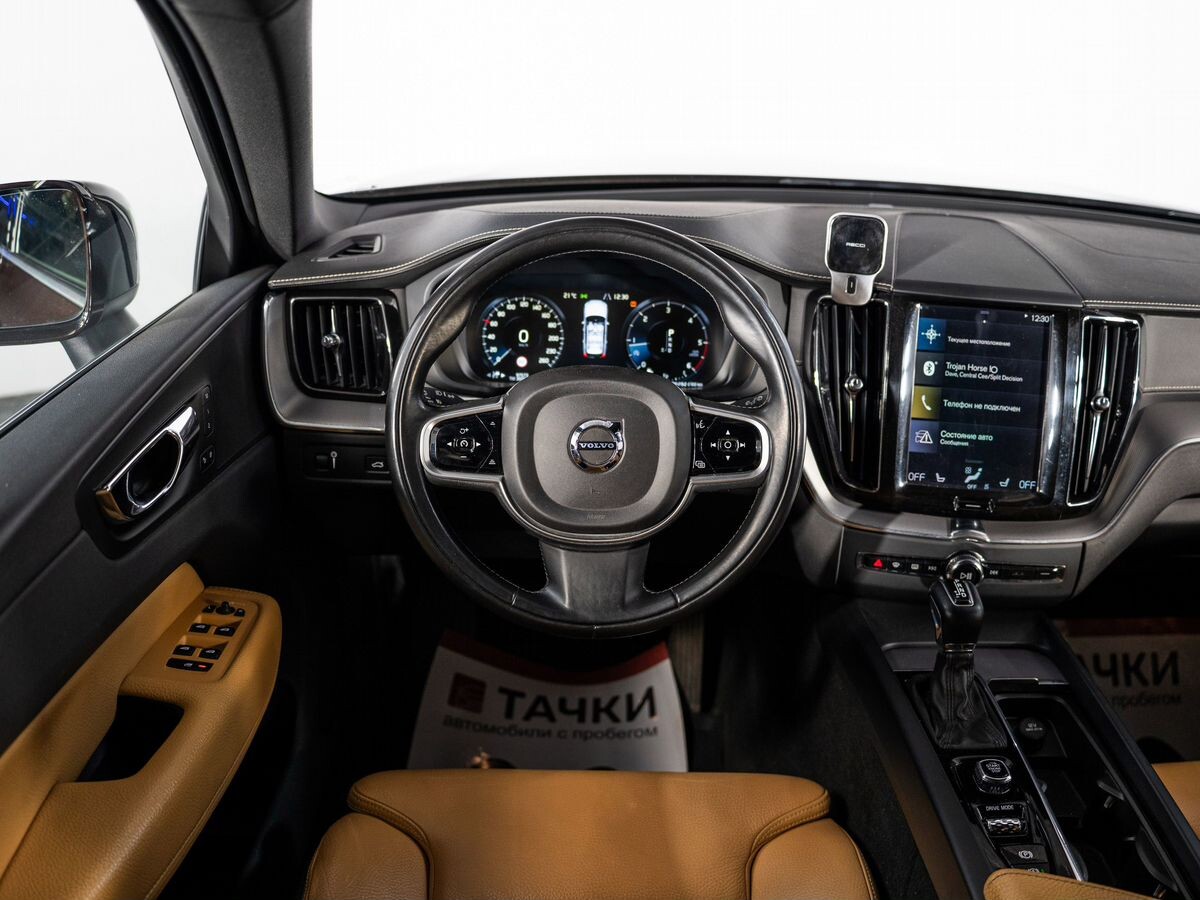 Volvo XC60 2018 - фото автомобиля