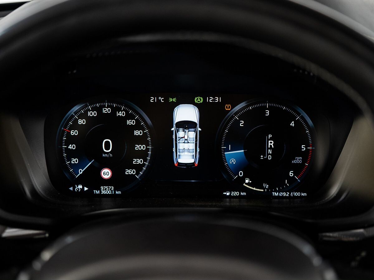 Volvo XC60 2018 - фото автомобиля