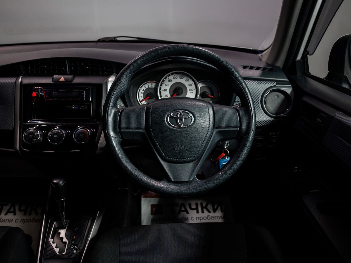 Toyota Corolla 2015 - фото автомобиля