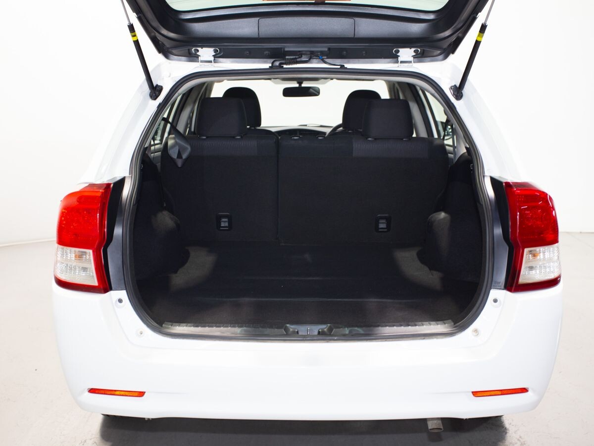 Toyota Corolla 2015 - фото автомобиля