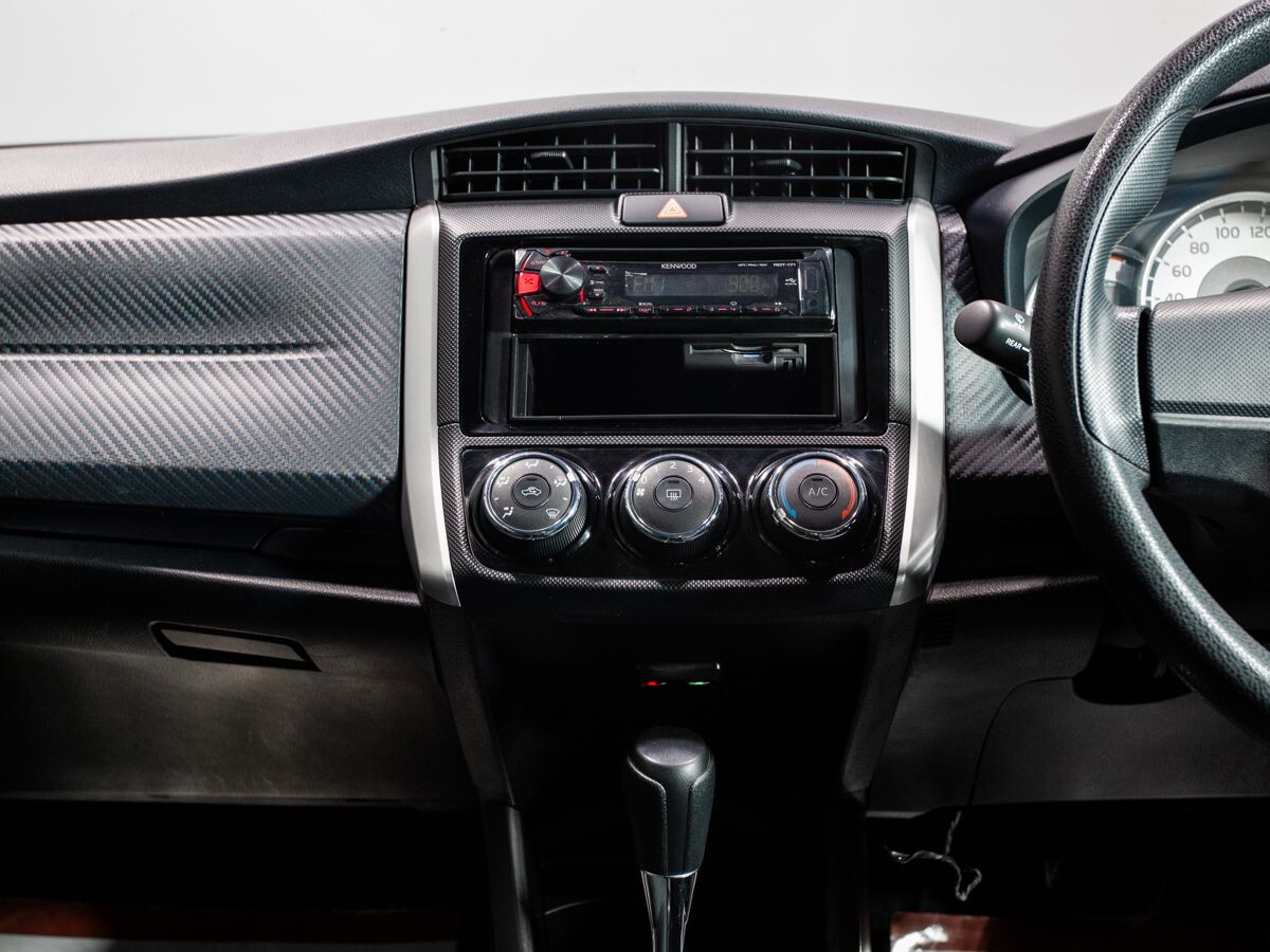 Toyota Corolla 2015 - фото автомобиля