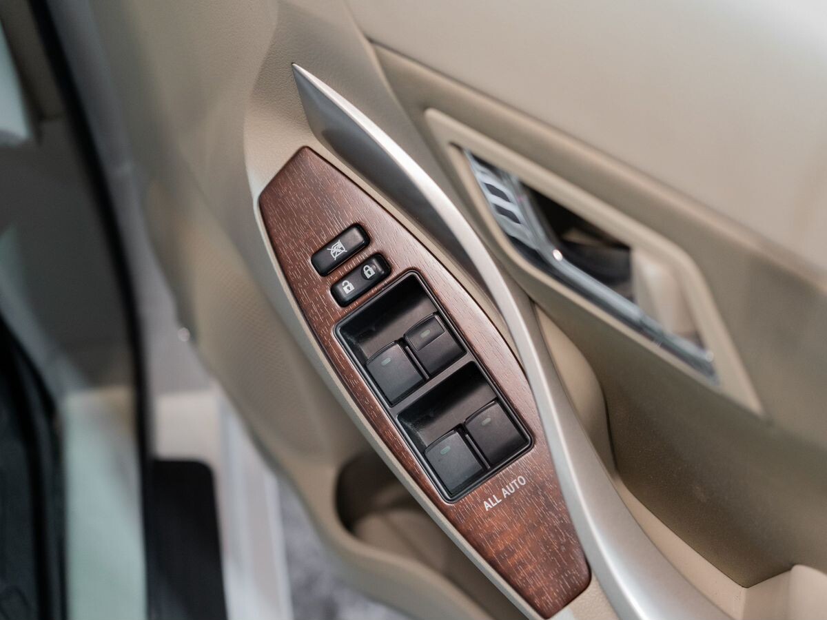 Toyota Premio 2012 - фото автомобиля