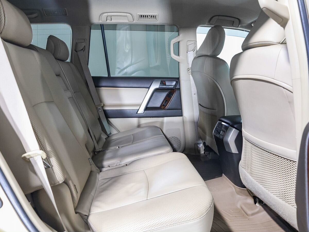 Toyota Land Cruiser Prado 2011 - фото автомобиля