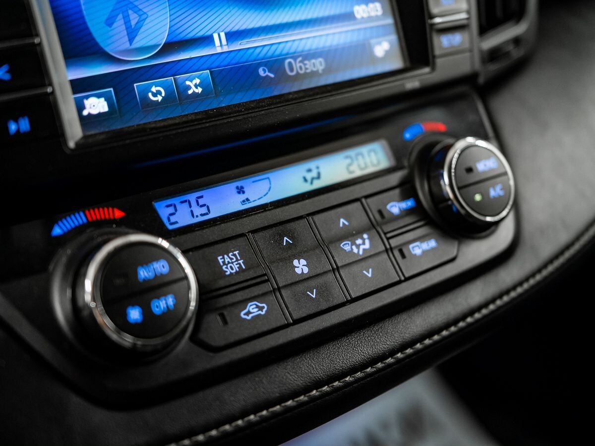 Toyota RAV4 2017 - фото автомобиля