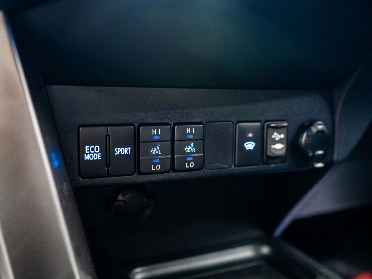 Toyota RAV4 2017 - фото автомобиля