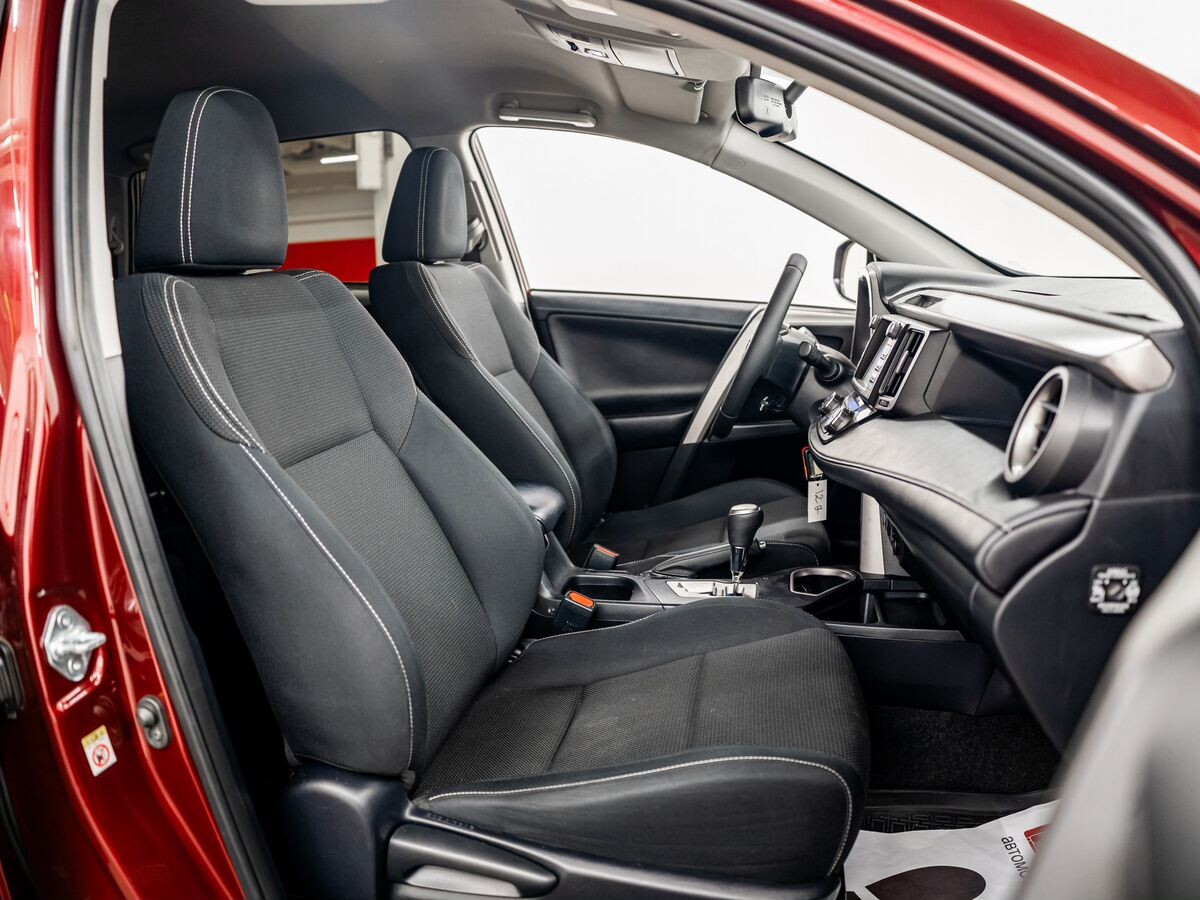 Toyota RAV4 2017 - фото автомобиля