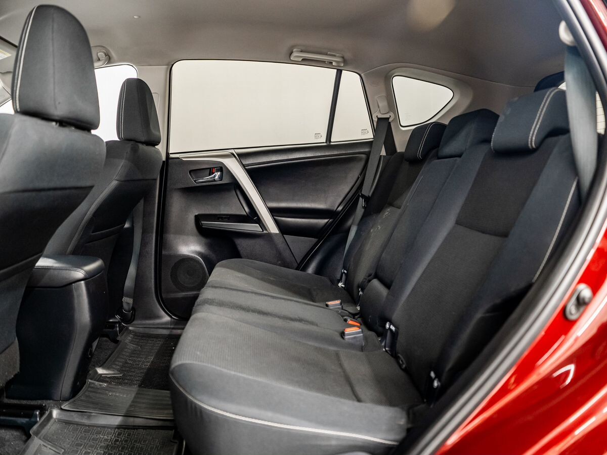 Toyota RAV4 2017 - фото автомобиля