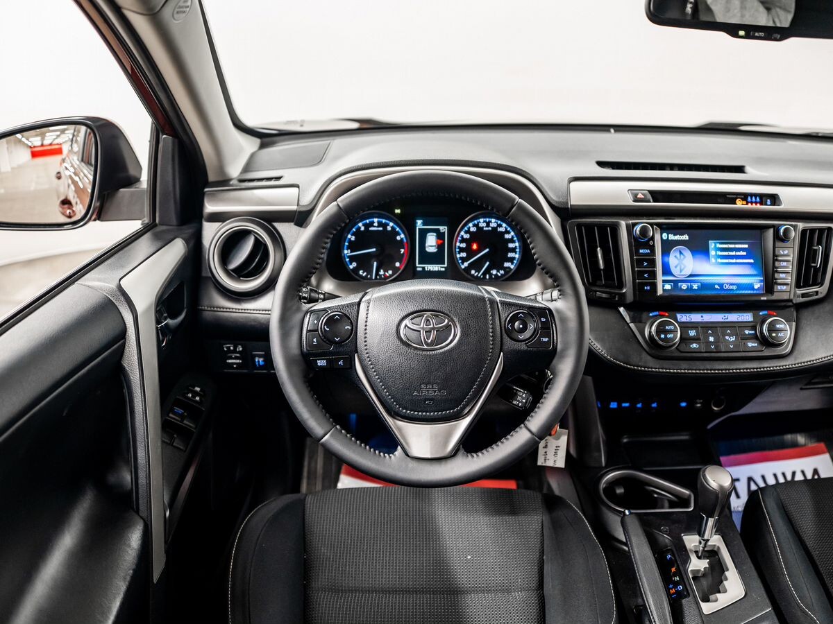 Toyota RAV4 2017 - фото автомобиля