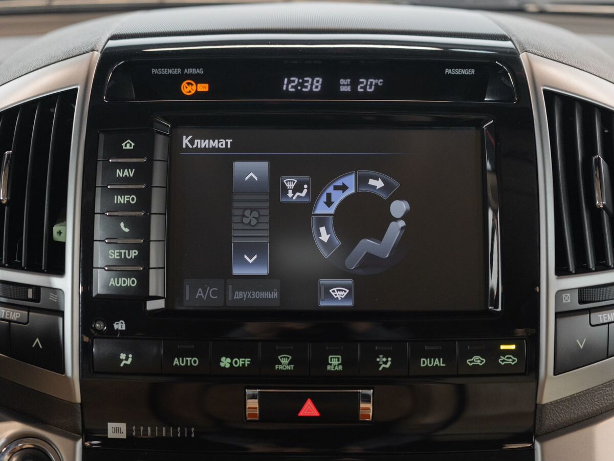 Toyota Land Cruiser 2014 - фото автомобиля