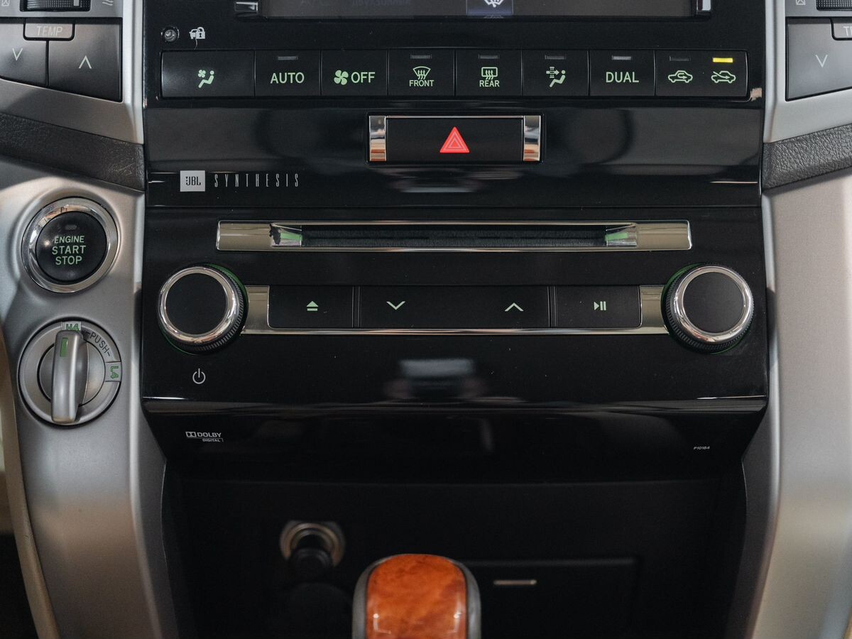 Toyota Land Cruiser 2014 - фото автомобиля