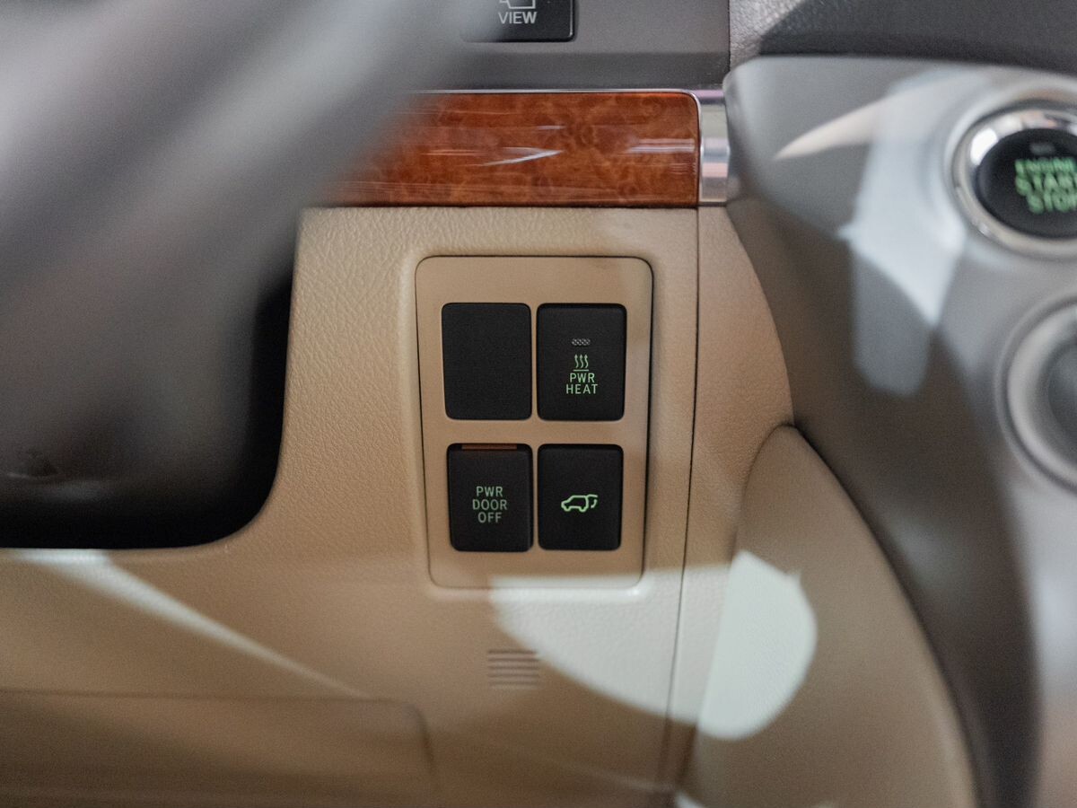 Toyota Land Cruiser 2014 - фото автомобиля