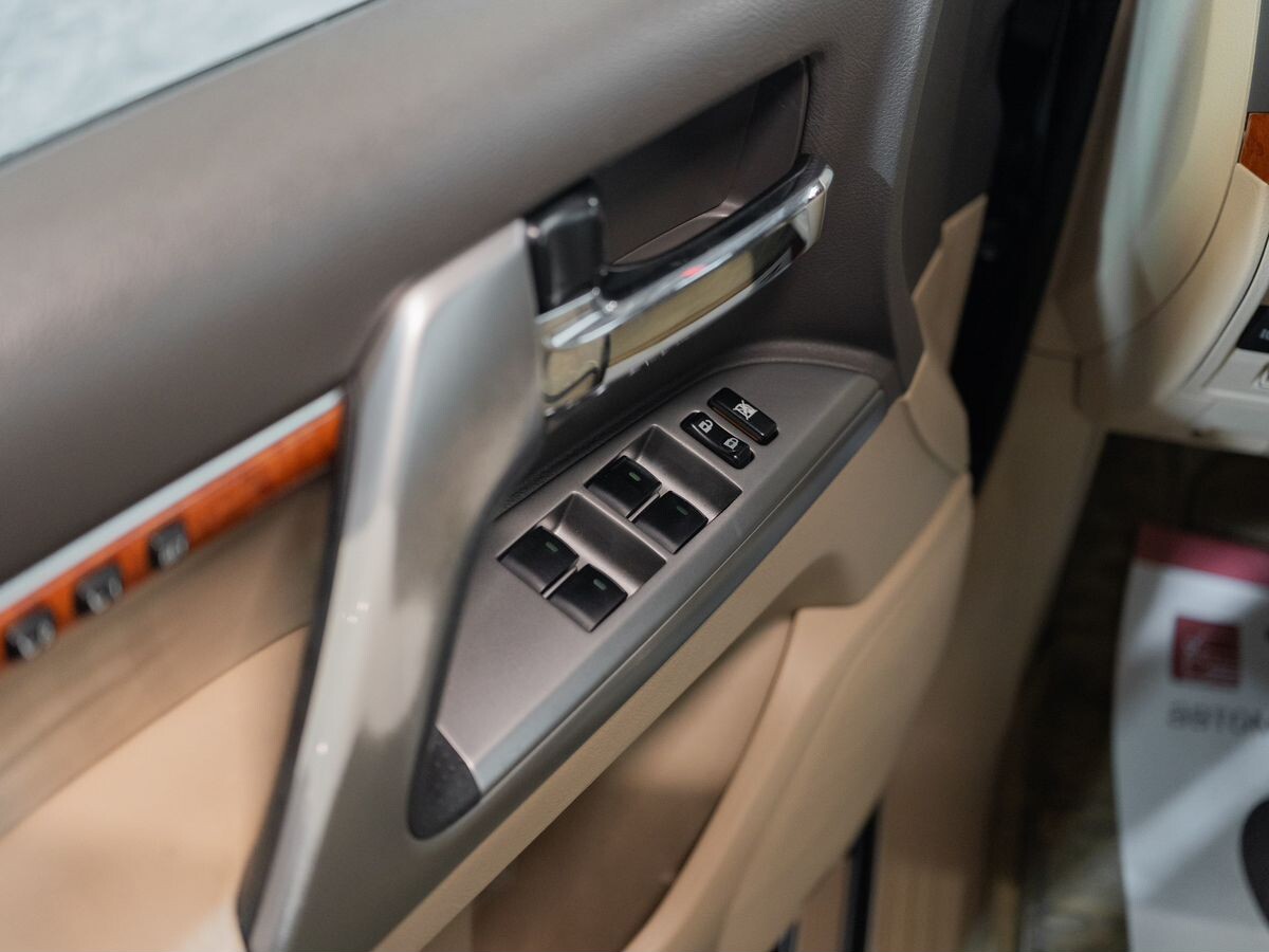 Toyota Land Cruiser 2014 - фото автомобиля