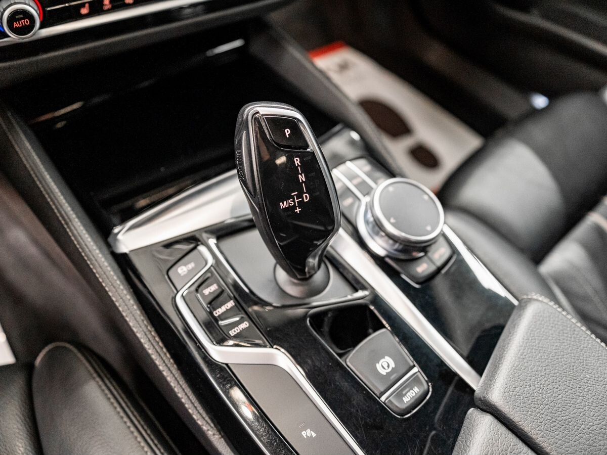 BMW 5 серии 2017 - фото автомобиля