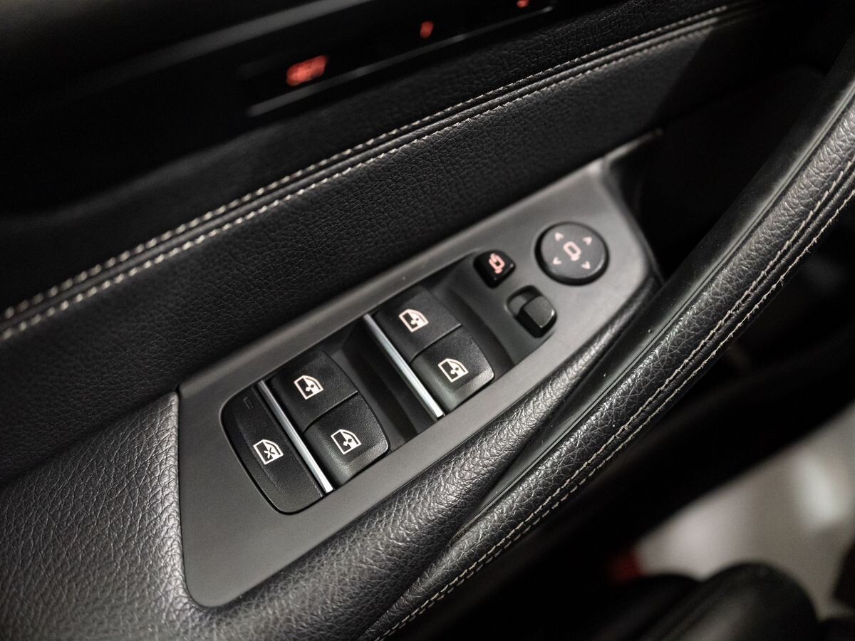 BMW 5 серии 2017 - фото автомобиля