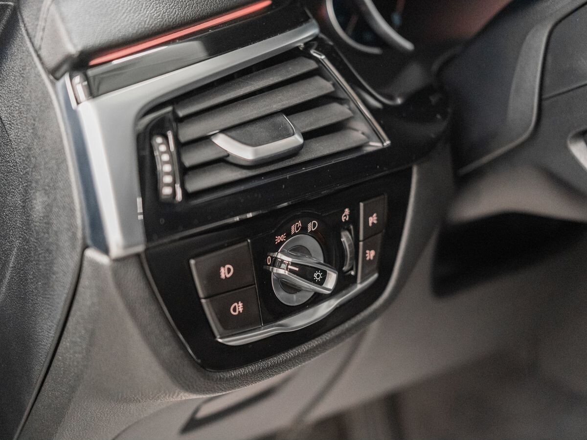 BMW 5 серии 2017 - фото автомобиля