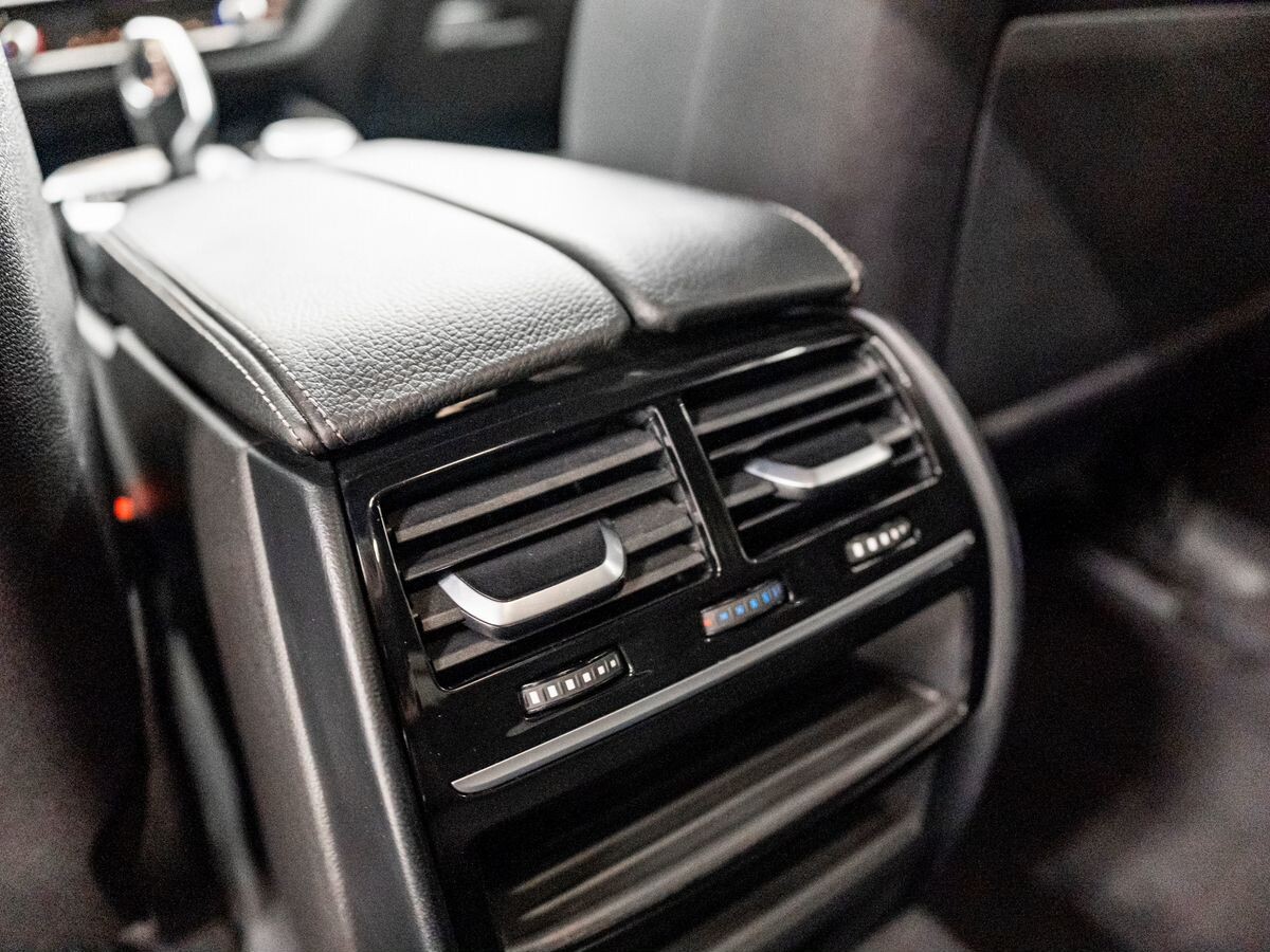 BMW 5 серии 2017 - фото автомобиля