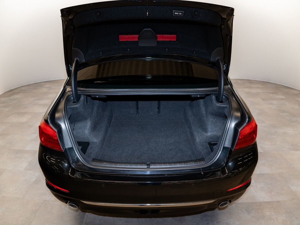 BMW 5 серии 2017 - фото автомобиля