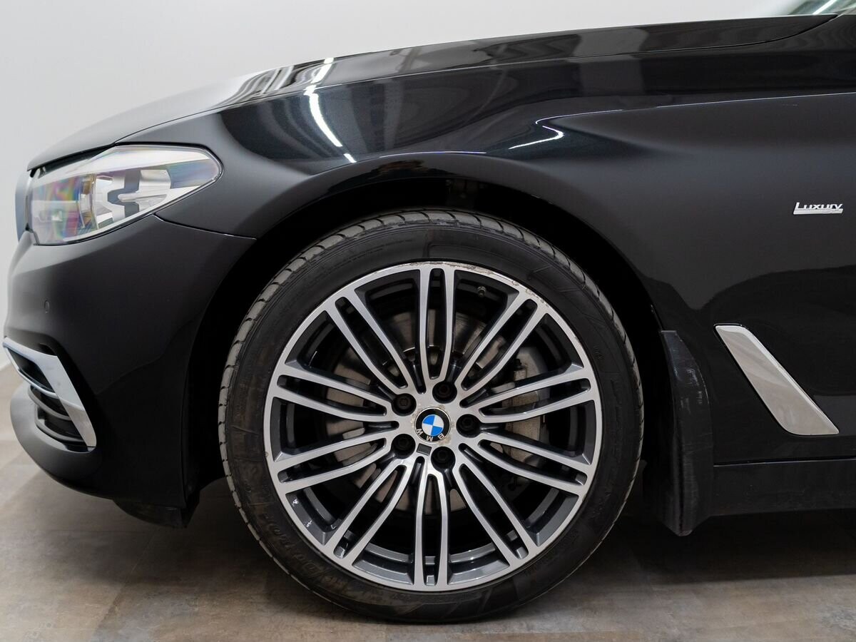 BMW 5 серии 2017 - фото автомобиля