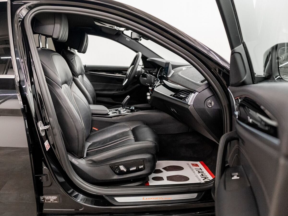 BMW 5 серии 2017 - фото автомобиля