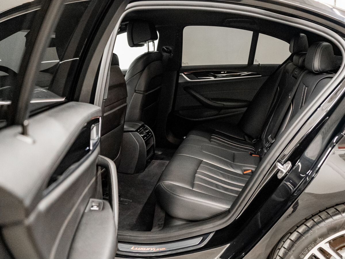 BMW 5 серии 2017 - фото автомобиля