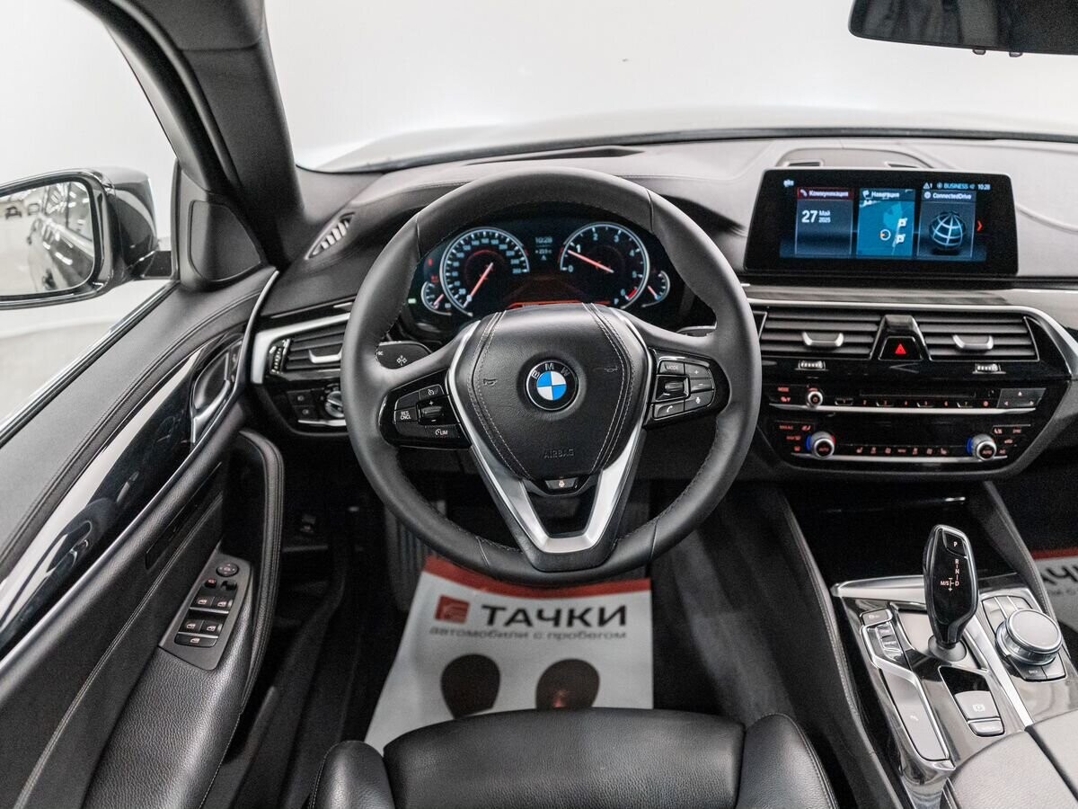 BMW 5 серии 2017 - фото автомобиля