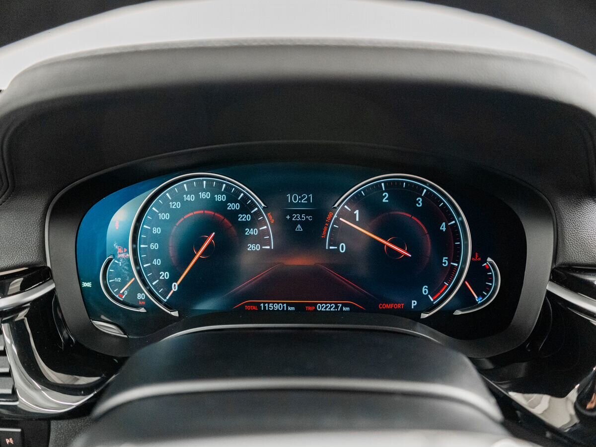 BMW 5 серии 2017 - фото автомобиля