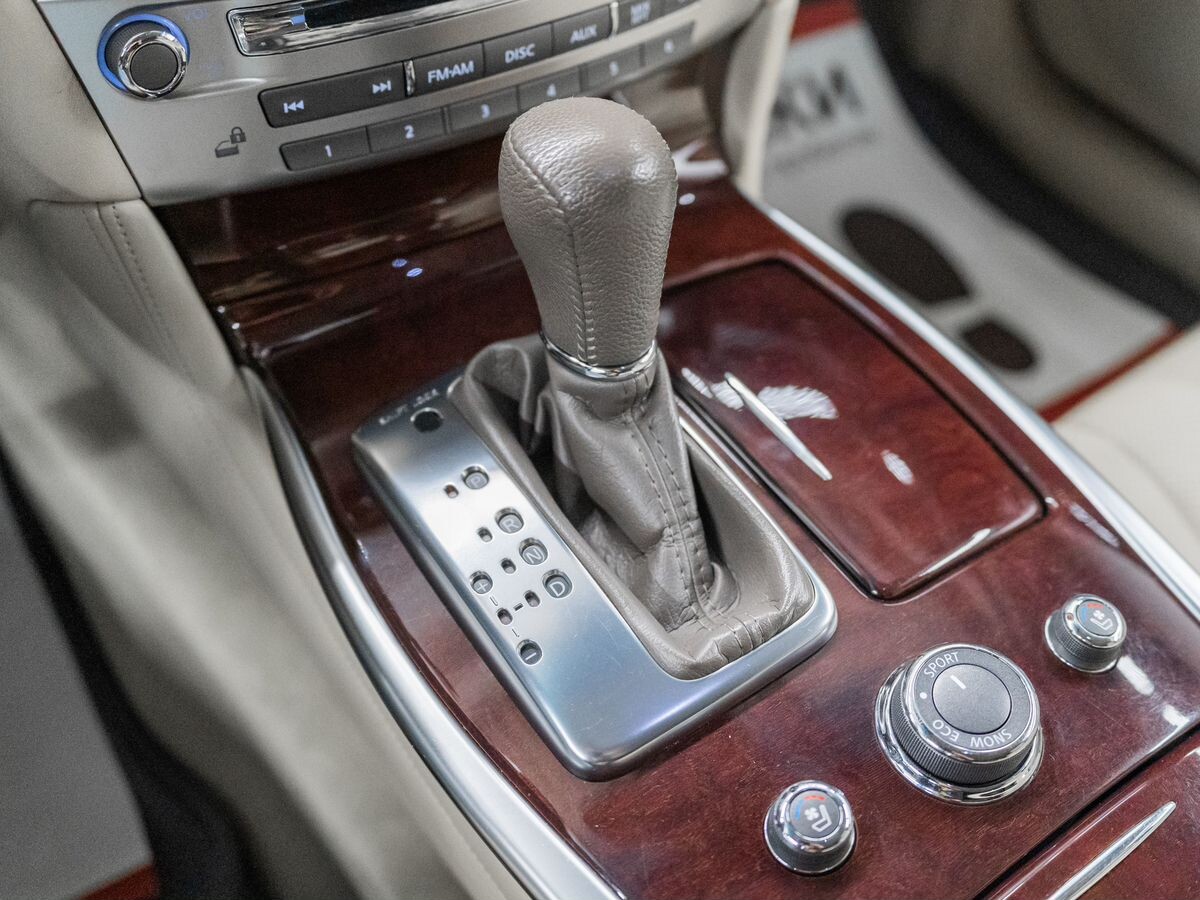 Infiniti Q70 2016 - фото автомобиля