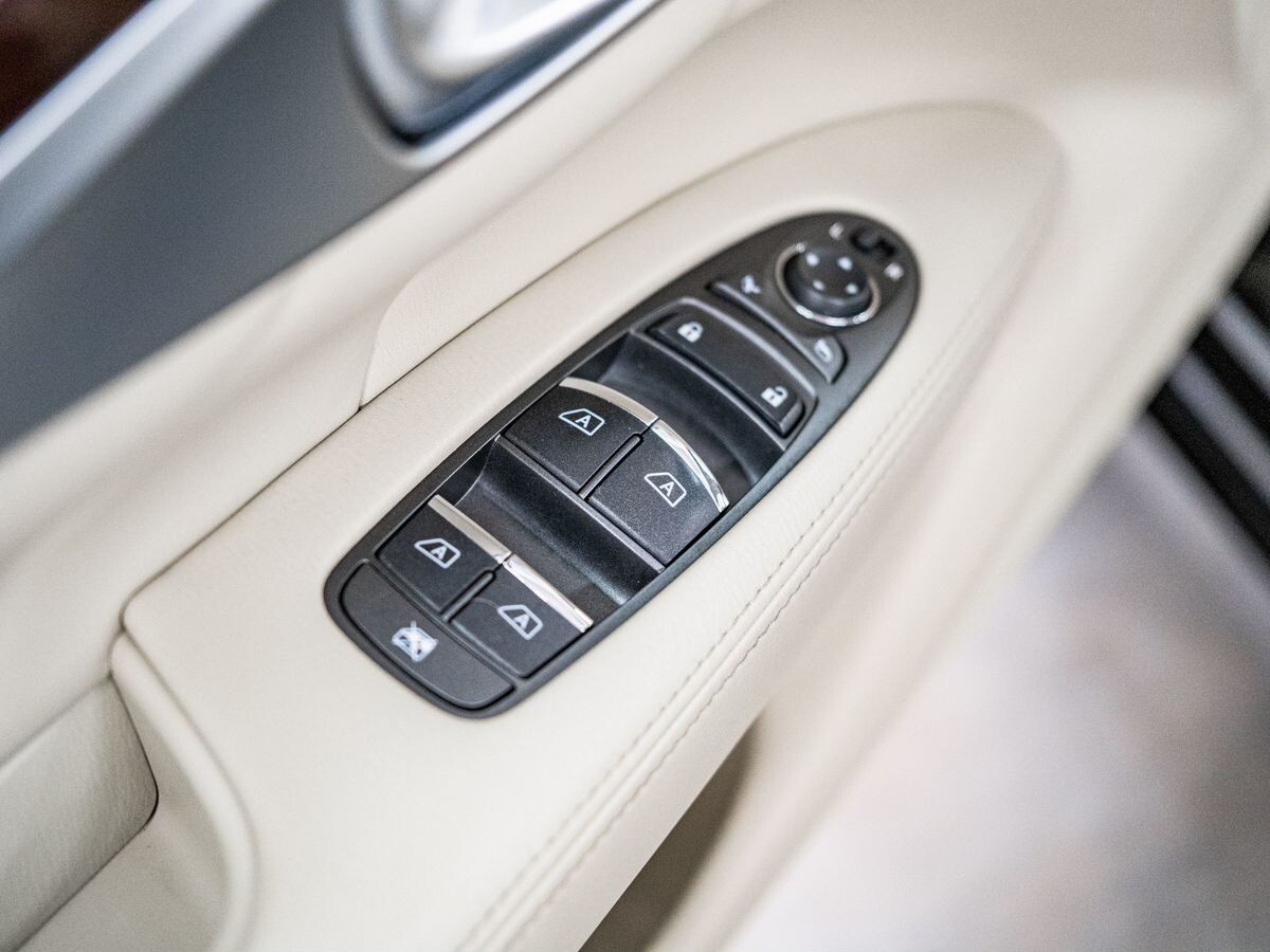 Infiniti Q70 2016 - фото автомобиля