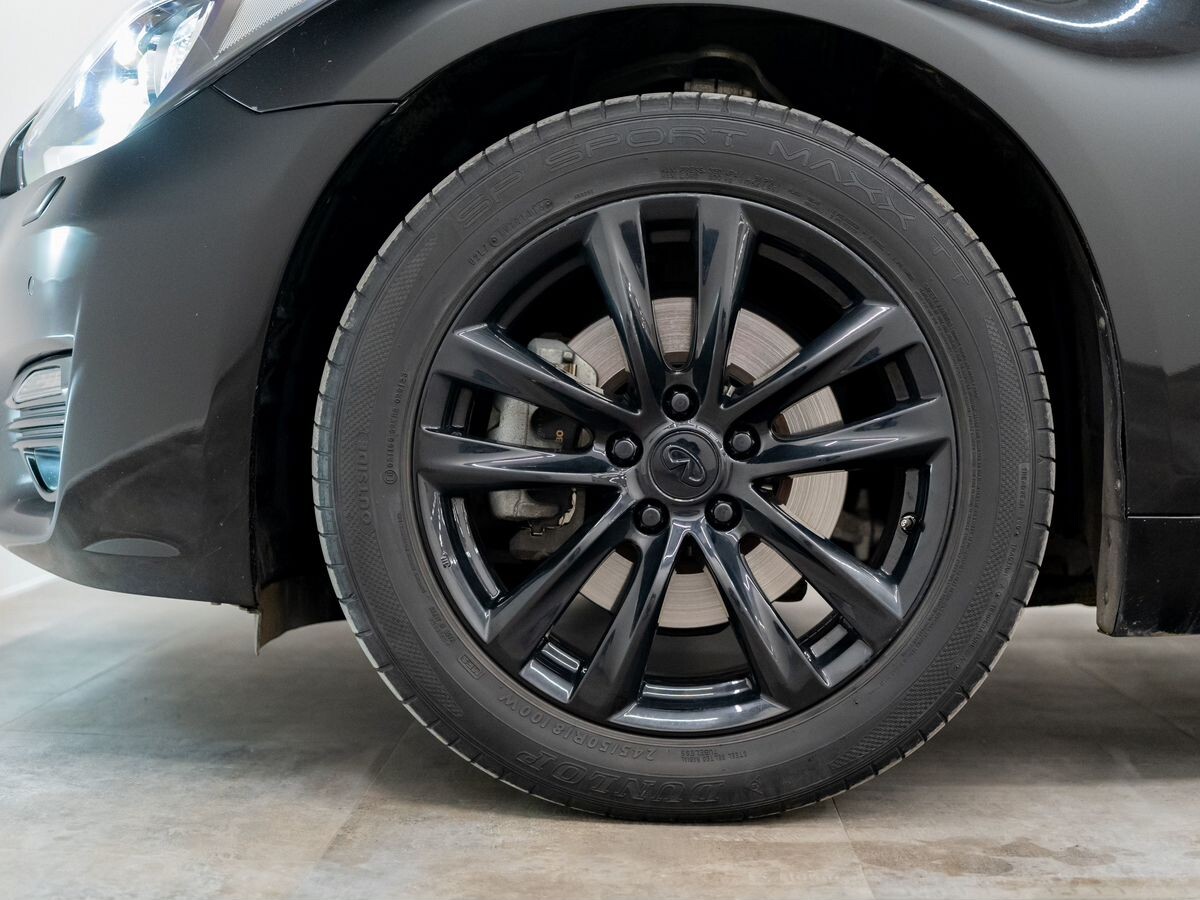 Infiniti Q70 2016 - фото автомобиля