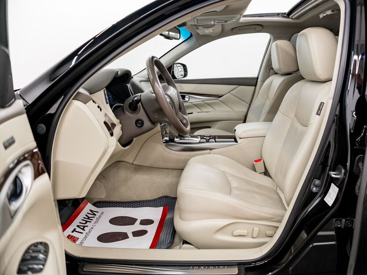 Infiniti Q70 2016 - фото автомобиля