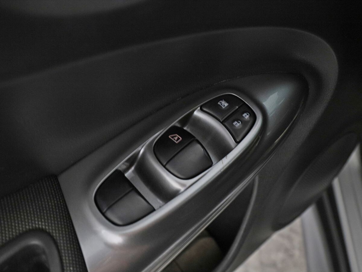 Nissan Juke 2011 - фото автомобиля