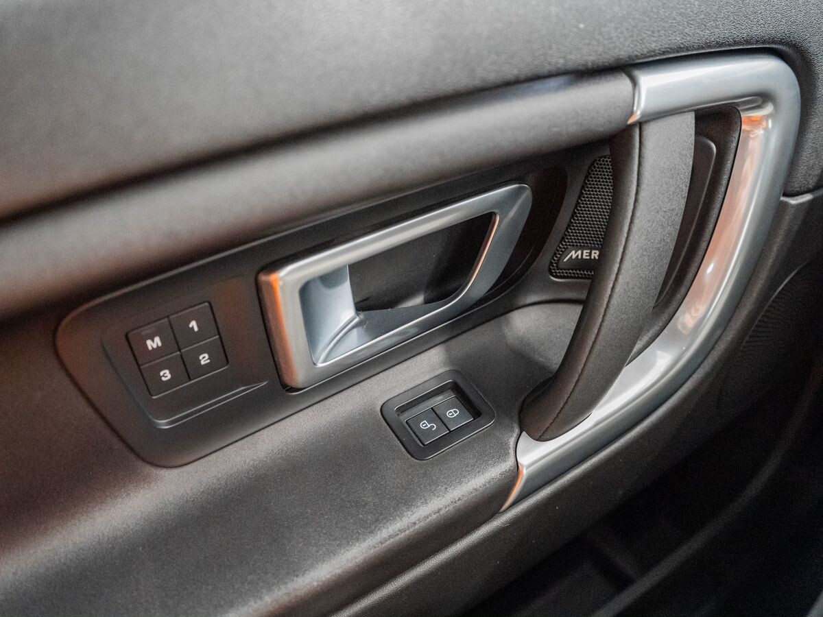 Land Rover Discovery Sport 2017 - фото автомобиля