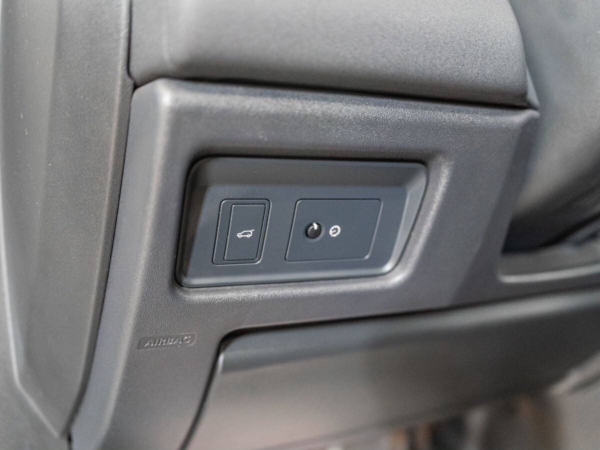 Land Rover Discovery Sport 2017 - фото автомобиля